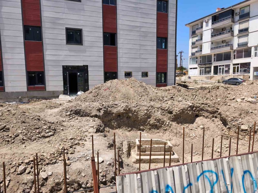 Mersin’de Sağlık Ocağı İnşaatı Çevre Düzenlemesinde Lahit Çıktı