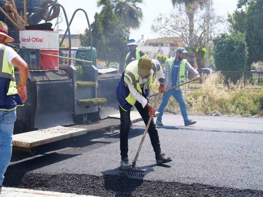 Tarsus’ta 17 Sokak 10 Bin Ton Sıcak Asfaltla Yenilendi