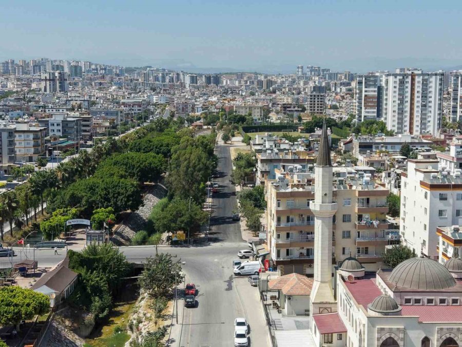 Tarsus’ta 17 Sokak 10 Bin Ton Sıcak Asfaltla Yenilendi