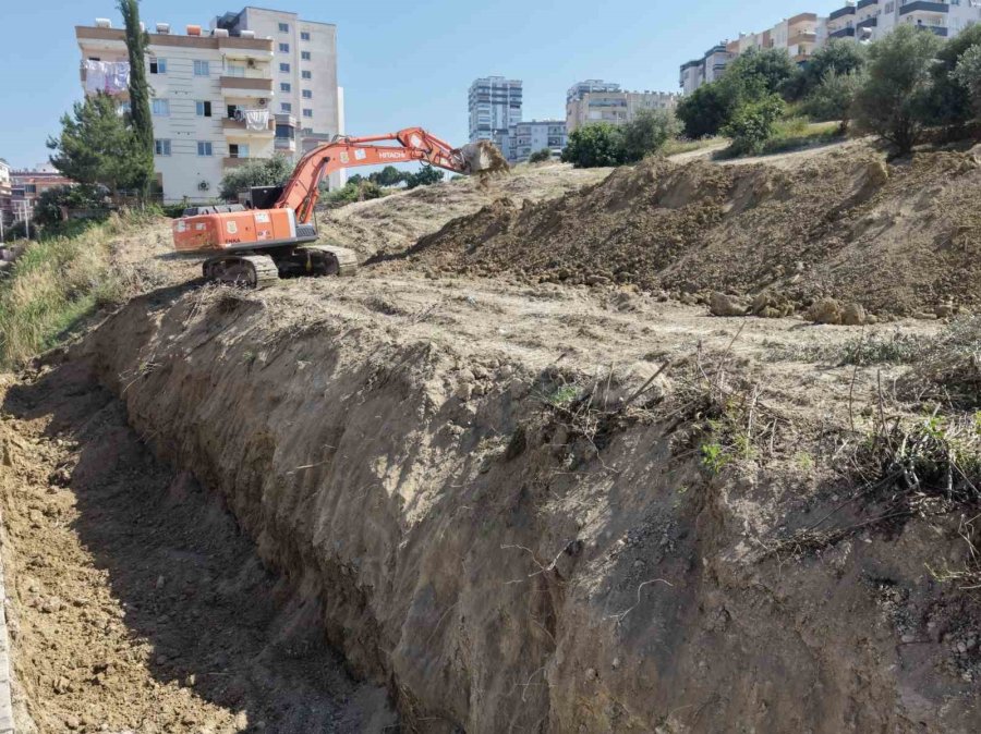 Tarsus’ta Riskli Bölgeye 240 Metrelik İstinat Duvarı Yapıldı