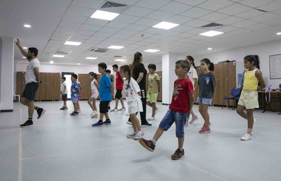 Mersin’de Çocuklara Ücretsiz Halk Oyunları Kursu