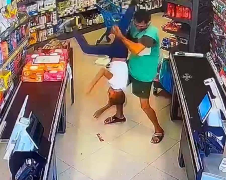 Çocuğu Yerden Yere Vurarak Darp Etti, O Anlar Kameraya Yansıdı: Şüpheli Yakalandı