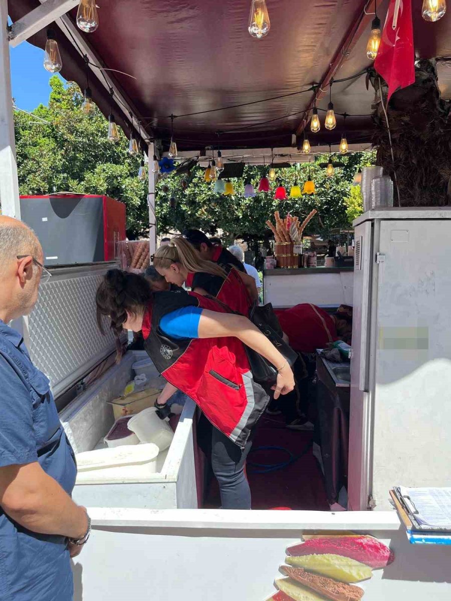 Bir Külah Dondurmaya 10 Euro Talebiyle Başlayan Şikayet İşletmeyi Kapattırdı