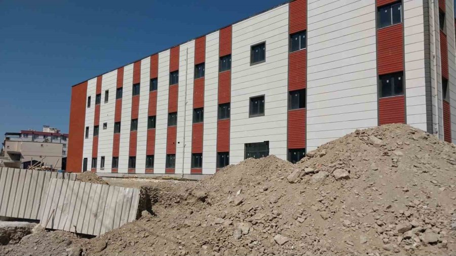 Çevre Düzenlemesinde Çıkan Lahit, İnşaatı Durdurdu