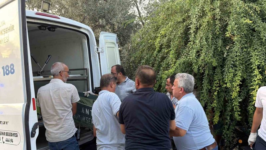 Gazipaşa’da Bir Kişi Evinin Merdiveninde Ölü Bulundu