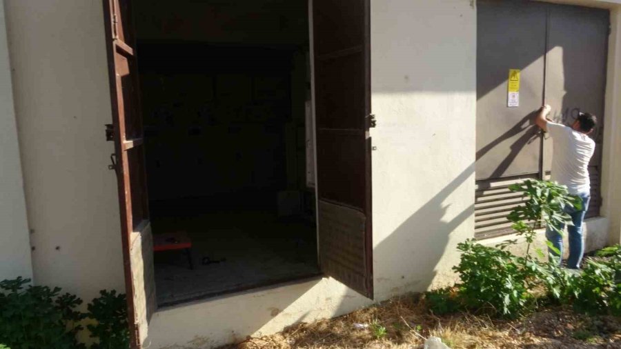 Bakırını Çıkarmak İçin Kabloları Yakarken, Trafoyu Yakıyordu.