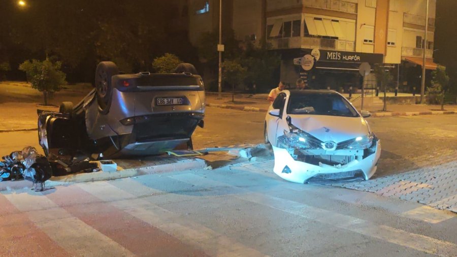 Çarpışmanın Etkisiyle Ters Dönen Otomobilden Hafif Yaralı Çıktılar