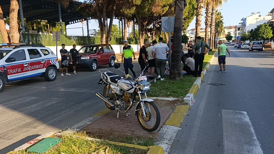 Kasise Hızlı Giren Motosiklet Sürüklendi: 1 Yaralı
