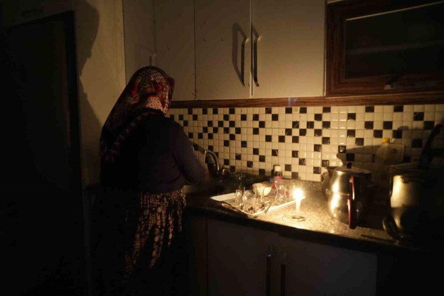 Niğde’de Hayvancılık Yapan Aileler, Evlerine Elektrik İstiyor