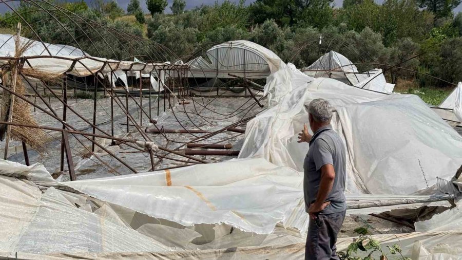 Antalya’da Hortumun Evsiz Bıraktığı Aile Korkudan Eve Giremiyor Bahçede Yaşıyor