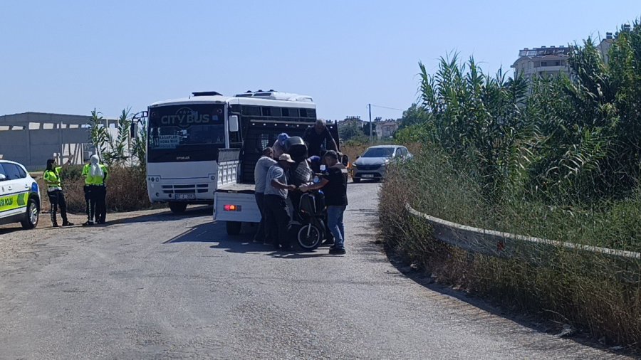 Hafif Ticari Araç İle Motosikletin Çarpıştığı Kazada 1 Kişi Yaralandı