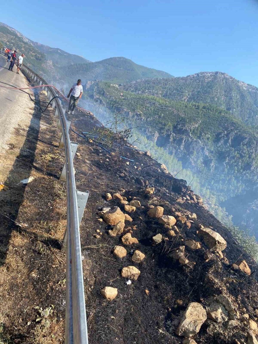 Mersin’de Yangın: Ekipler Havadan Ve Karadan Müdahaleyle Kontrol Altına Aldı