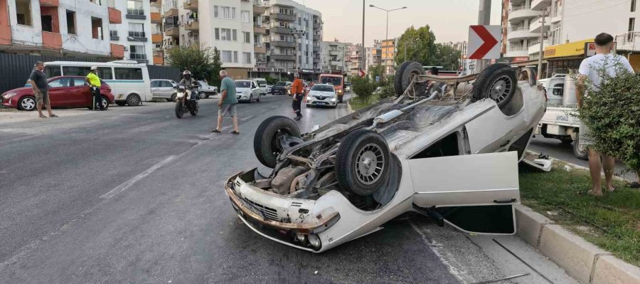 Çekicinin Çarptığı Otomobil Ters Döndü: Anne Ve Kızı Yaralandı