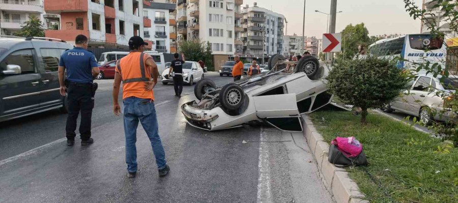 Çekicinin Çarptığı Otomobil Ters Döndü: Anne Ve Kızı Yaralandı