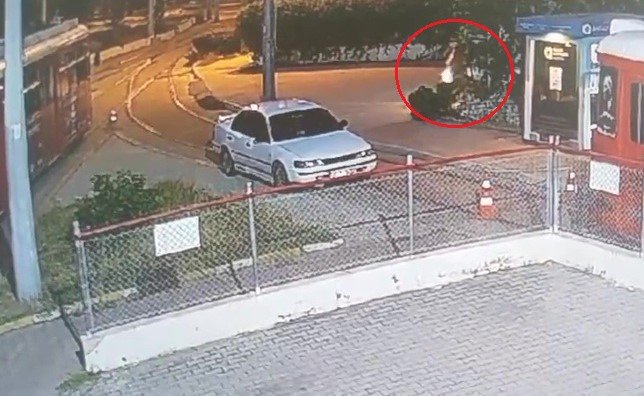 Seferleri Durdurulan Nostalji Tramvayına Yanıcı Madde Atıldı: O Anlar Kamerada