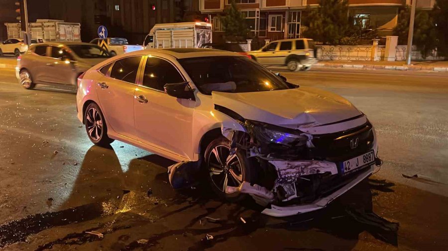 Karaman’da Otomobiller Çarpıştı: 2 Yaralı