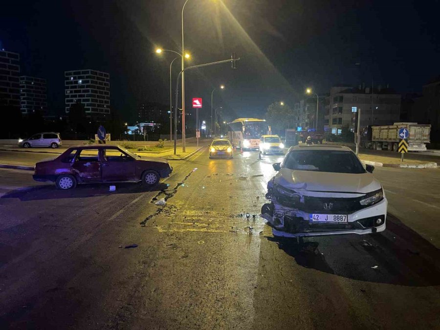 Karaman’da Otomobiller Çarpıştı: 2 Yaralı