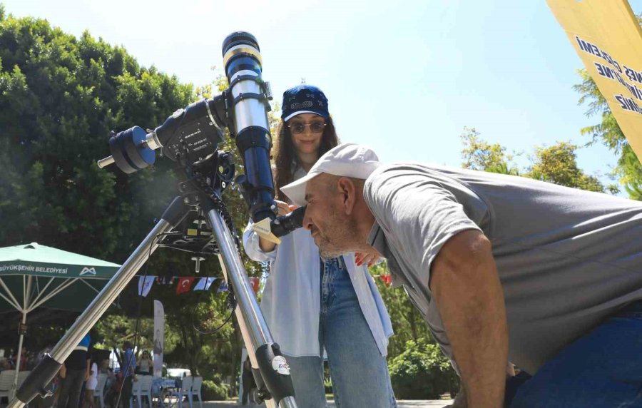 Mersin’de Çocuklar Teleskopla Güneş’i Gözlemledi