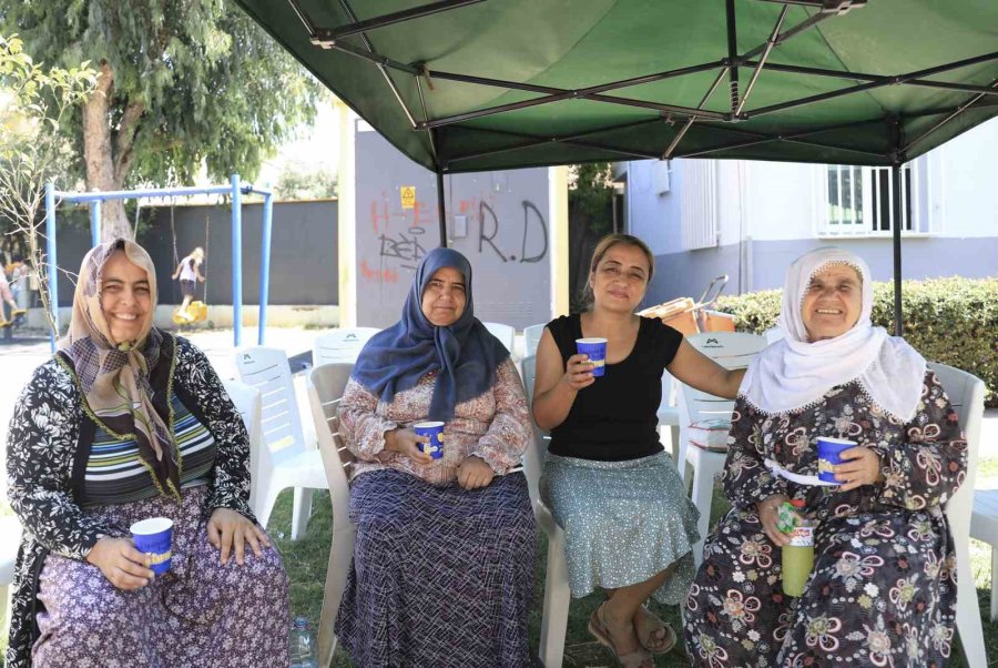 Mersin’de Yaz Sıcaklarında 163 Bin Bardak Limonata Dağıtıldı