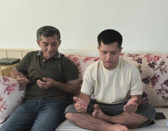 Kabe Maketine Sarılarak Dua Etmişti: Engelli Gencin Umre Hayali Gerçek Oluyor