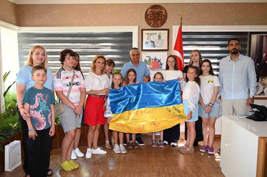 Ukraynalı Çocuklar Kemer’de Moral Depoladı