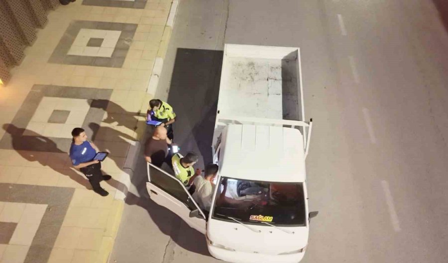 Alkollü Ve Ehliyetsiz Sürücünün "aracım Arızalandı" Oyununu Polis Bozdu