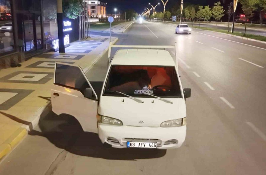 Alkollü Ve Ehliyetsiz Sürücünün "aracım Arızalandı" Oyununu Polis Bozdu