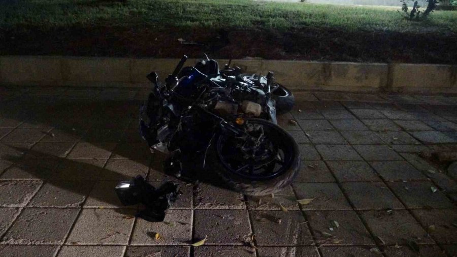 Antalya’da Feci Kaza: Yayaya Çarpan Motosikletli Hayatını Kaybetti