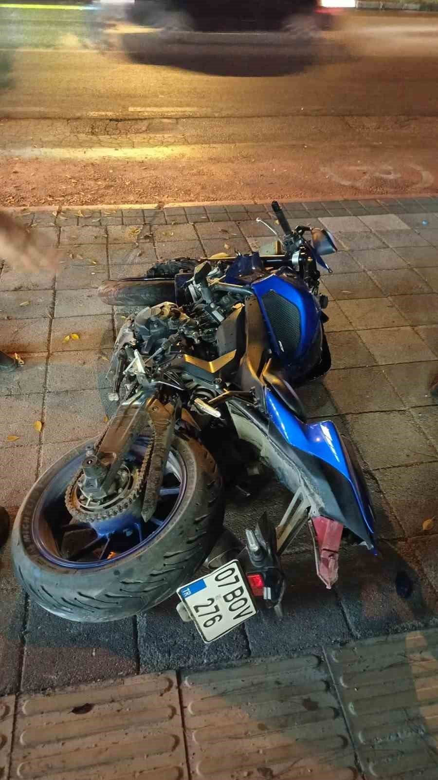 Antalya’da Feci Kaza: Yayaya Çarpan Motosikletli Hayatını Kaybetti
