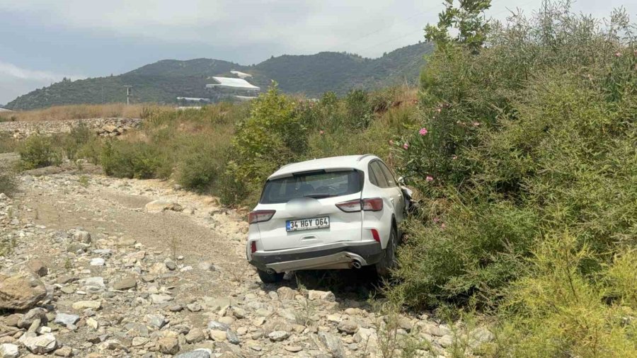 Antalya’da Otomobil Dereye Uçtu: 1 Yaralı