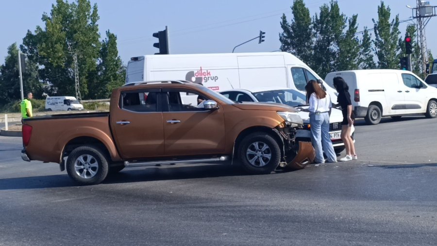 Kırmızı Işık İhlali İle Gelen Kaza Ucuz Atlatıldı