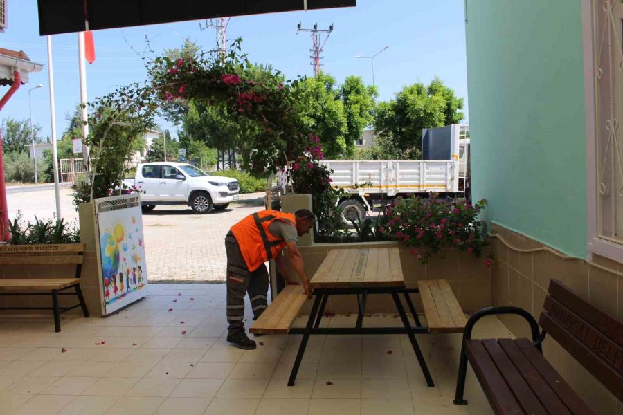 Büyükşehir’den Manavgat’a Bank Ve Piknik Masası Desteği
