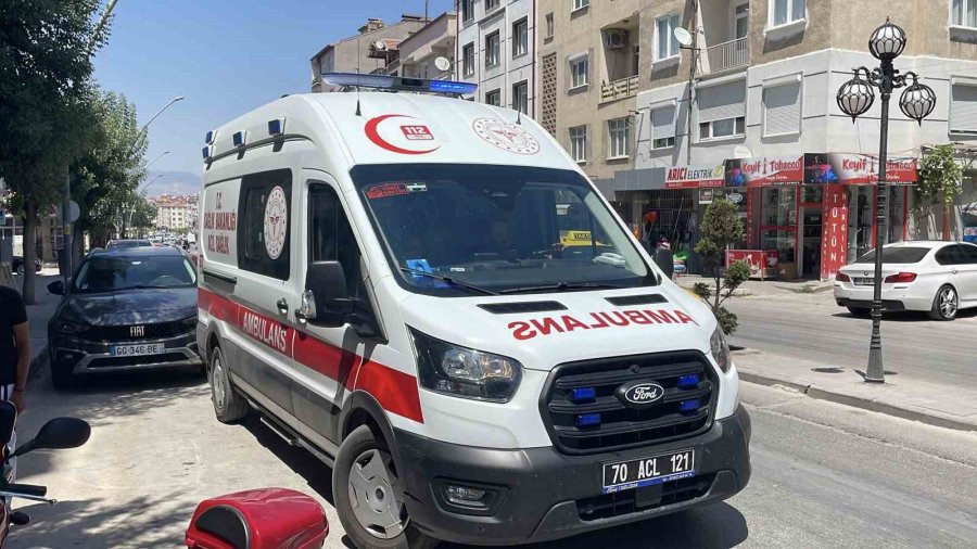 Otomobil Elektrikli Bisiklete Çarptı: 1 Yaralı