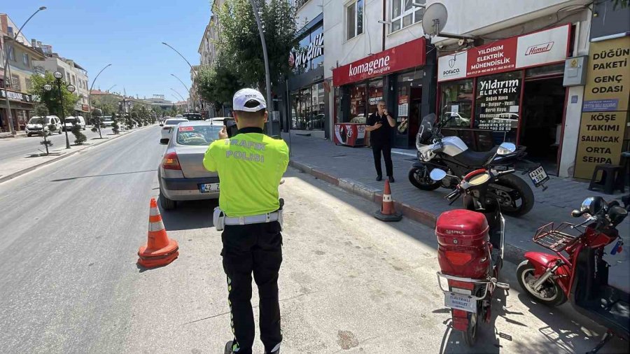 Otomobil Elektrikli Bisiklete Çarptı: 1 Yaralı