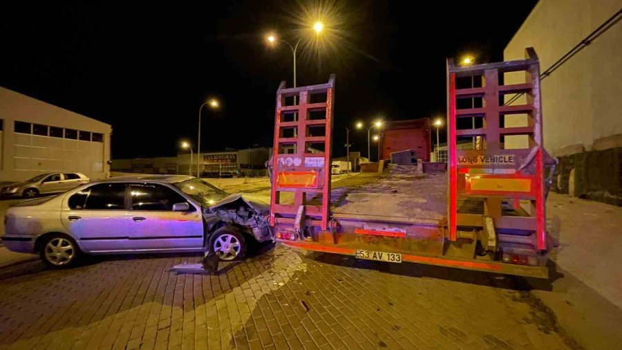 Karaman’da Otomobil Dorseye Çarptı: 1 Yaralı