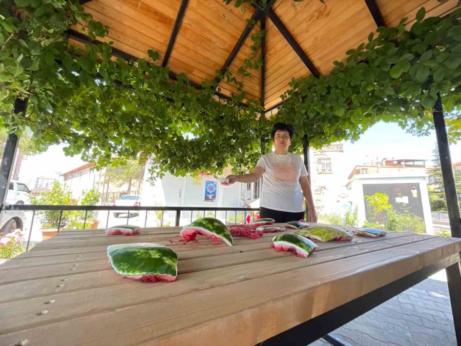 Muhtarın Karpuz Kabuğu Tepkisi