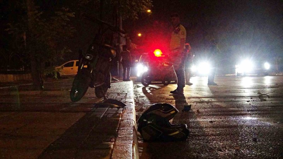 Antalya’da Feci Kaza: Yayaya Çarpan Motosikletli Hayatını Kaybetti