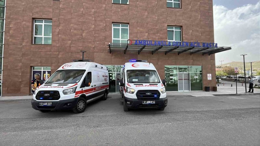 Takla Atan Otomobildeki Genç Hayatını Kaybetti