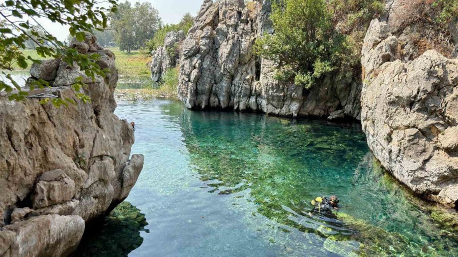 Antalya’nın İçme Suyu Kaynağından Pet Bardak, Alkol Şişeleri, Poşetler Çıkartıldı
