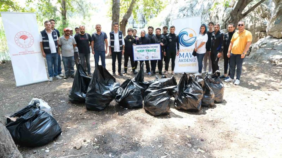 Antalya’nın İçme Suyu Kaynağından Pet Bardak, Alkol Şişeleri, Poşetler Çıkartıldı