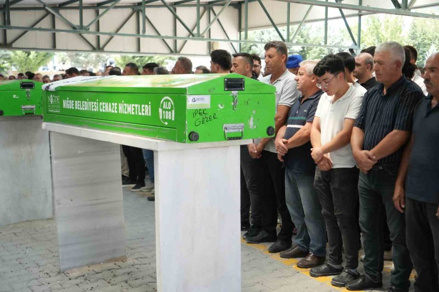 Niğde’de Otomobilde Ölü Bulunan Kadın Son Yolculuğuna Uğurlandı