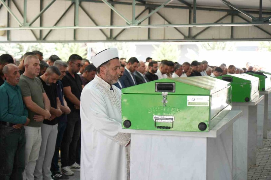 Niğde’de Otomobilde Ölü Bulunan Kadın Son Yolculuğuna Uğurlandı