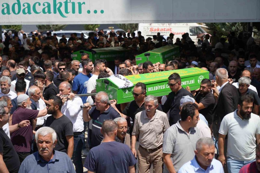 Niğde’de Otomobilde Ölü Bulunan Kadın Son Yolculuğuna Uğurlandı