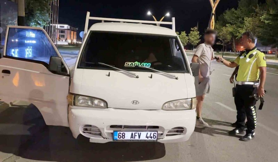Alkollü Ve Ehliyetsiz Sürücünün "aracım Arızalandı" Oyununu Polis Bozdu