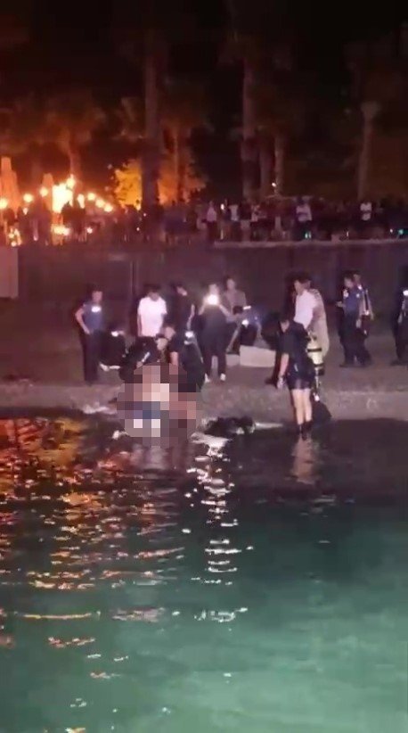 Antalya’da Denize Giren 2 Arkadaş Boğuldu
