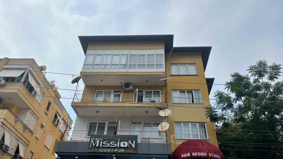 Alanya’da Balkonda Çıkan Yangın Paniğe Neden Oldu