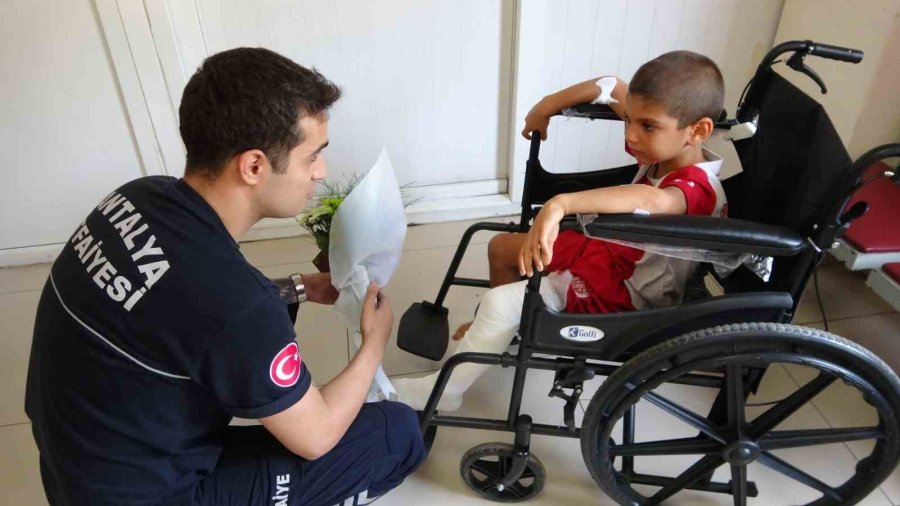 6 Metrelik Kuyuya Düşen Çocuk Kendisini Kurtaran Kahramanıyla Buluştu