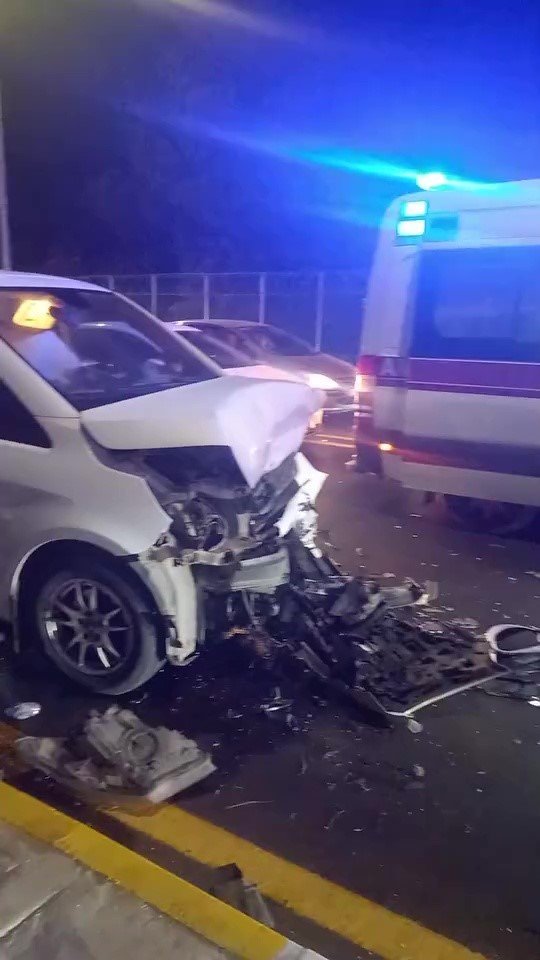 Serik’te Otomobil İle Vıp Araç Çarpıştı: 10 Kişi Yaralandı