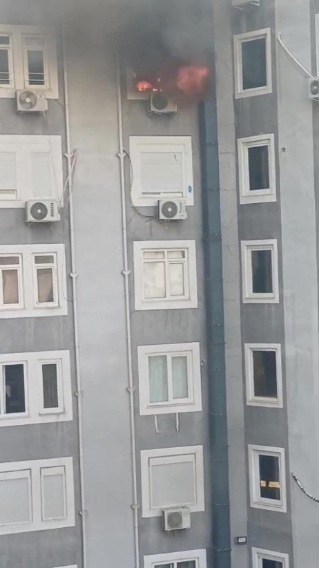 Apartmanda Yangın Paniği: 5 Kişi Dumandan Etkilendi
