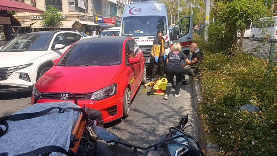 Şerit Değiştiren Otomobil, Motosiklete Arkadan Çarptı